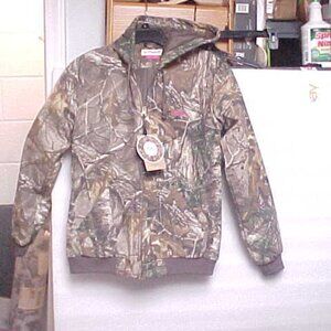 Magellan Outdoors Realtree Liscensed Insulated Camo with Hood